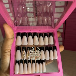 P4 (24 Press on on nail tips & installation kit)