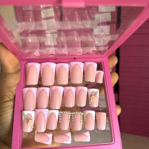 P7 (24 Press on on nail tips & installation kit)