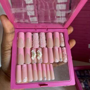 P12 (24 Press on on nail tips & installation kit)