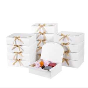 White & gold fancy gift box (20x20x10cm)