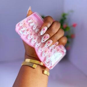18 press on nails(comes with 24nail tips and free prep kit)