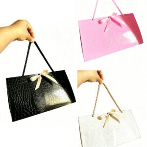 Big triangle box (30x17x17cm) maximum weight it can carry is 1kg
